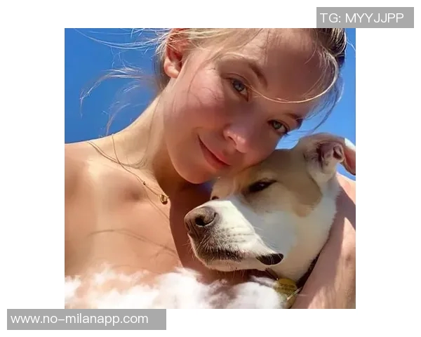 悉尼妹亲临葡萄牙体育现场模仿B费捂耳庆祝引发热议