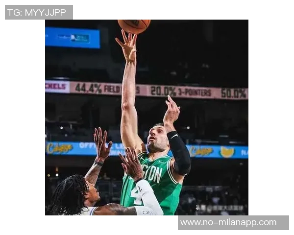 字母哥无奈感叹队友表现不佳特纳罗林斯小波特外线投篮惨淡